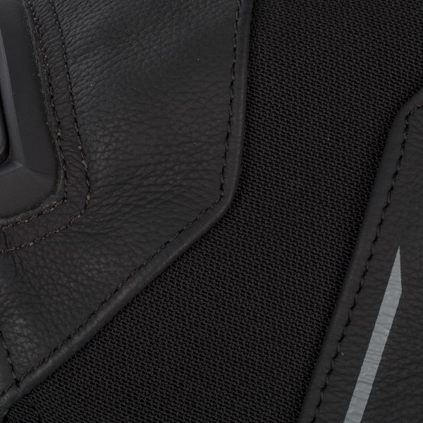 Bering Snap Black White