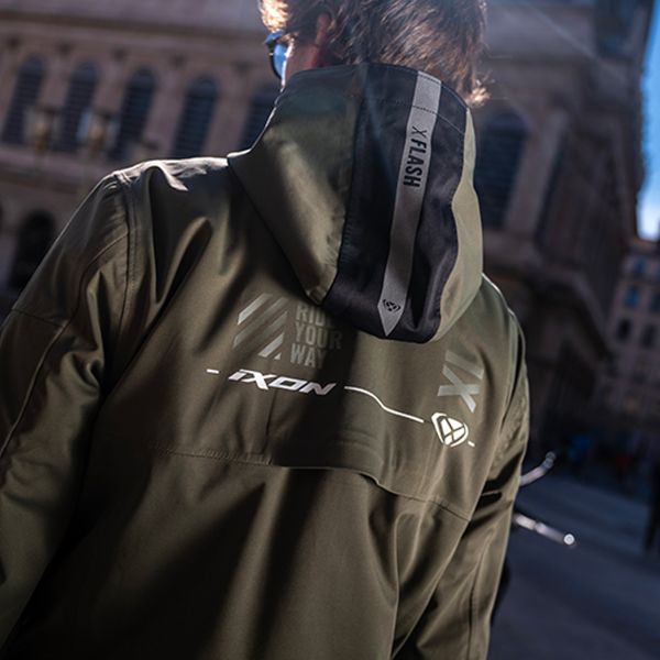 Ixon M-Quarter Black