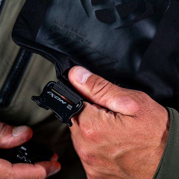 Ixon M-Quarter Khaki Black