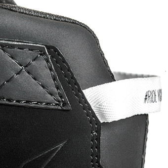 Ixon Bull 2 WP Black White