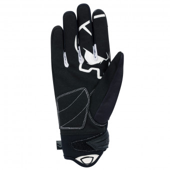 Bering Walshe Black White