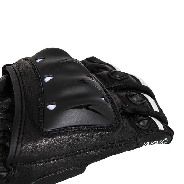 Knox Oulton Black White