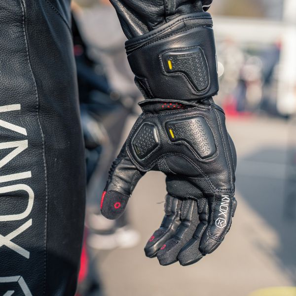 Knox Oulton Black White