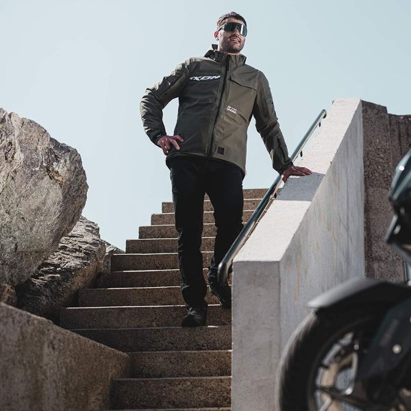 Ixon Square Black Bright Red